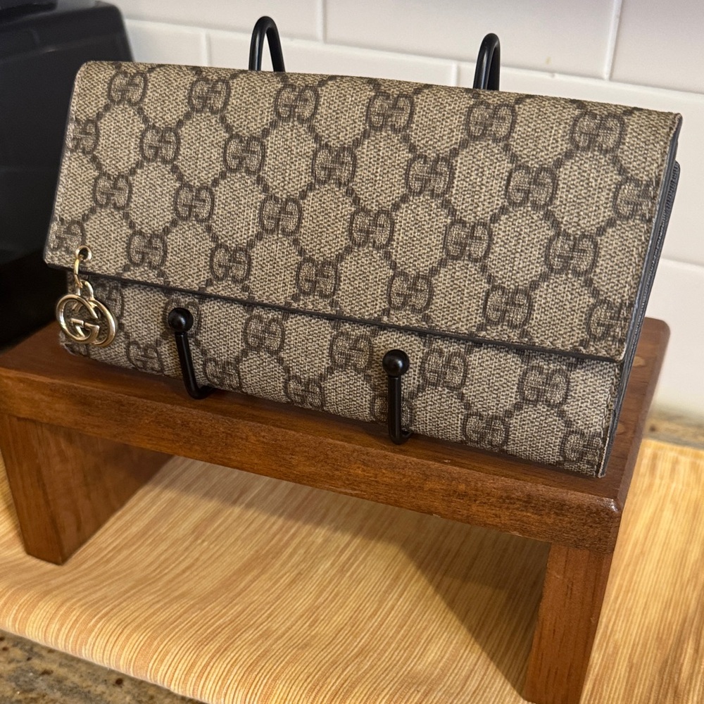 Gucci Coated Canvas Supreme  Monogram Wallet with GgCharm UNISEX NWOT